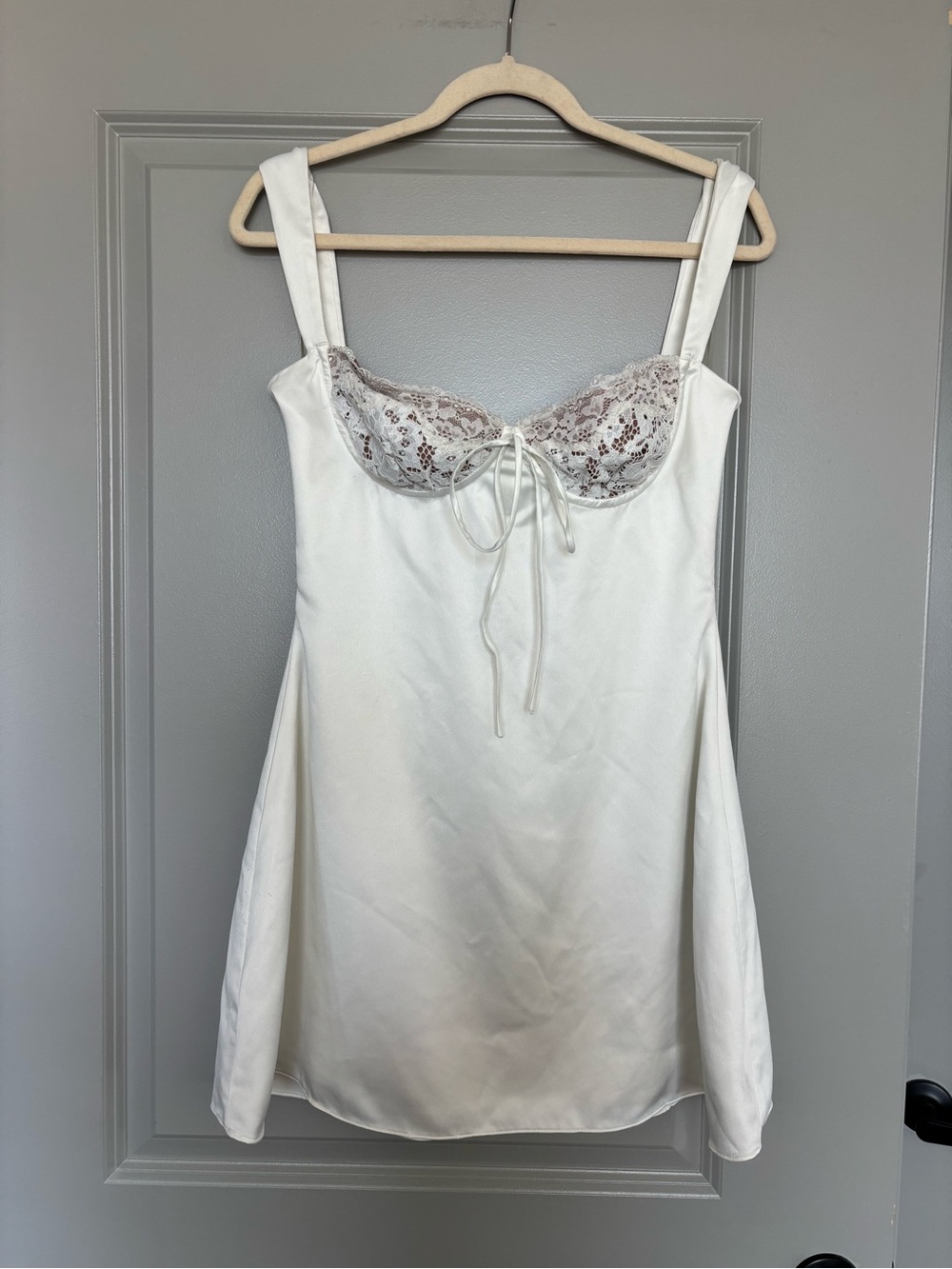 House of CB Adriana Ivory  Satin And Lace Mini Dress. Size Large. - Picture 11 of 16